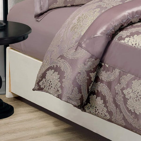 Luxurious Mauve Bedspread Set