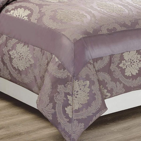 Luxurious Mauve Bedspread Set