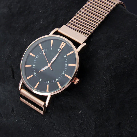 Men’s Golden and black Wrist Watch