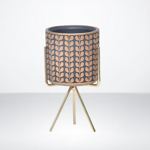 Black Leaf Design Clay Pot