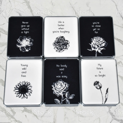 Classic Style Folding Portable Pocket Mirror