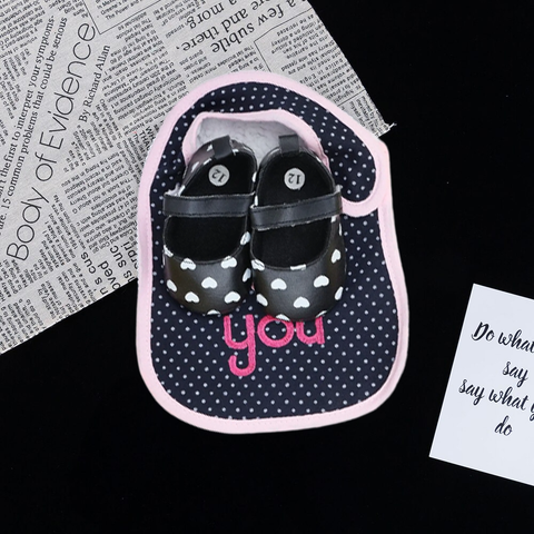 2Pcs Mushy Baby Girl Bib And Booties