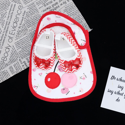 2Pcs Mushy Baby Girl Bib And Booties