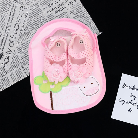 2Pcs Mushy Baby Girl Bib And Booties