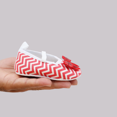 2Pcs Mushy Baby Girl Bib And Booties